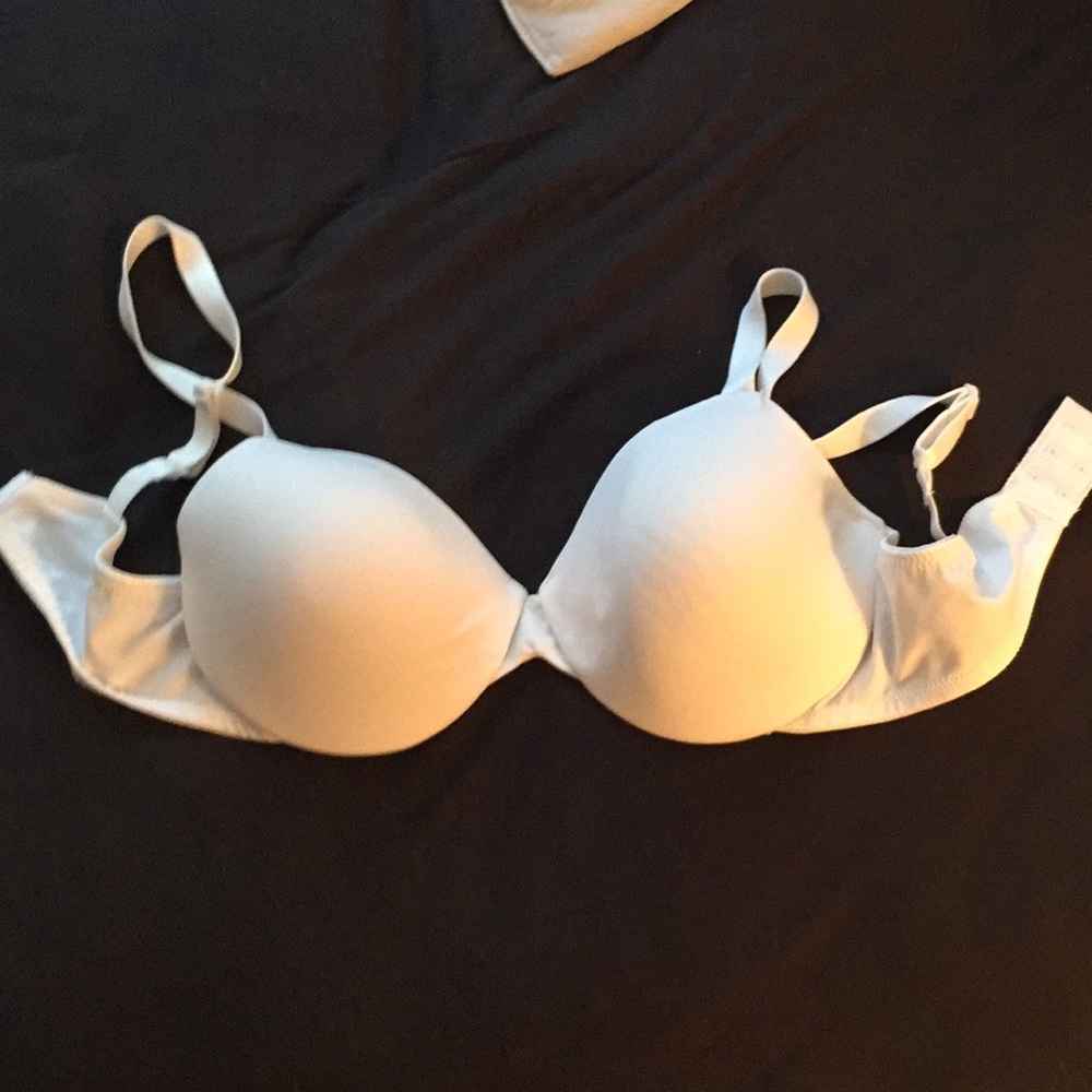 Hanes 38C white bra